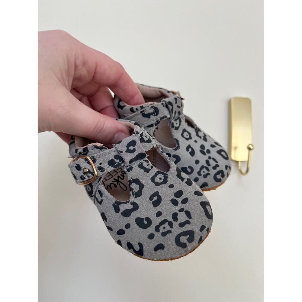 monkey feet shoes size 3-6 months